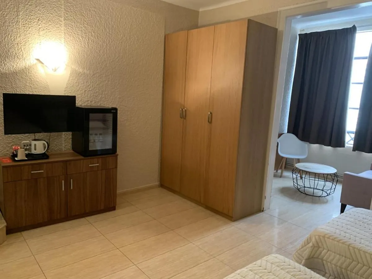 Pension Iznajar Barcelona