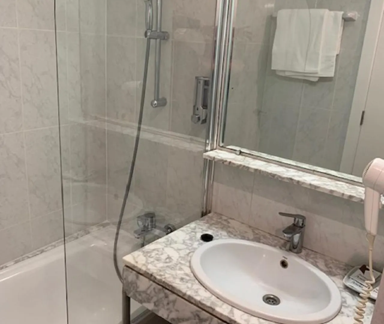 Pension Iznajar Barcelona 2*,  Spain
