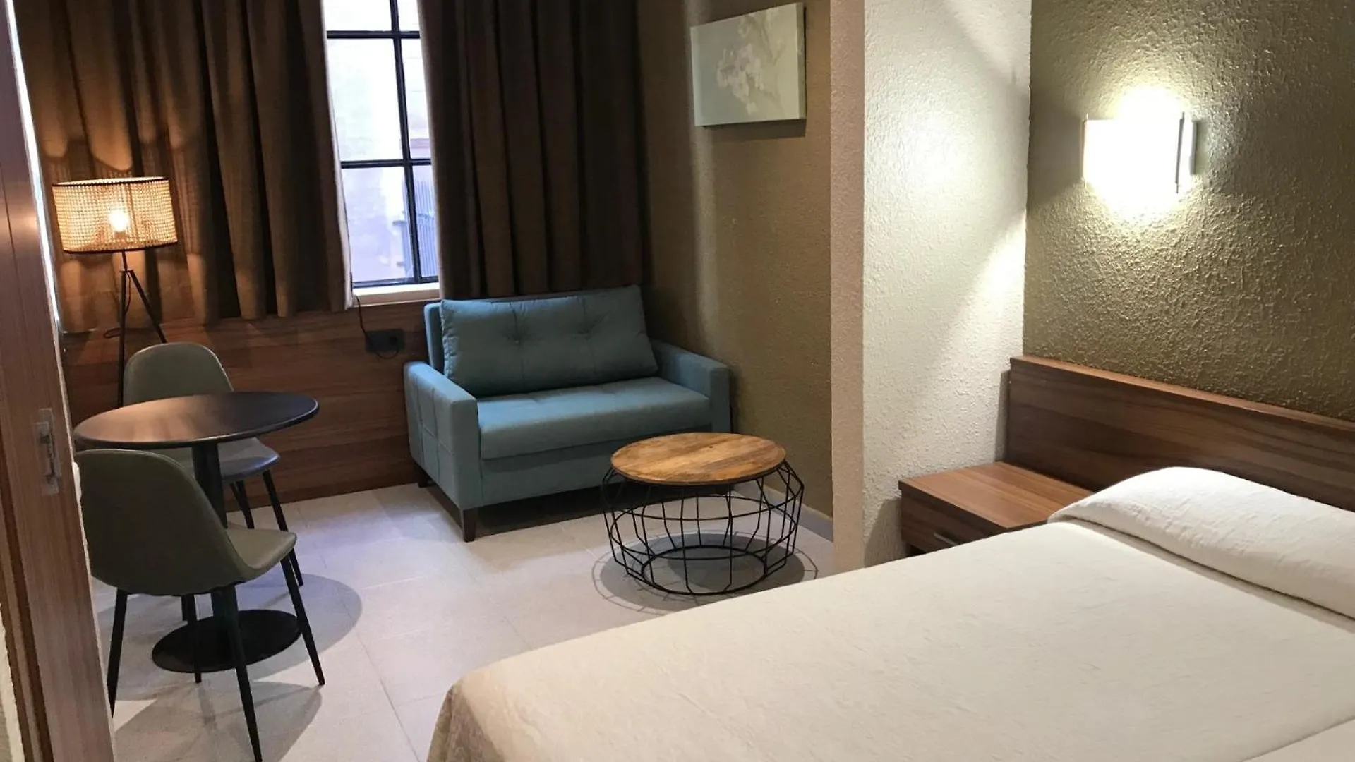 Pension Iznajar Barcelona