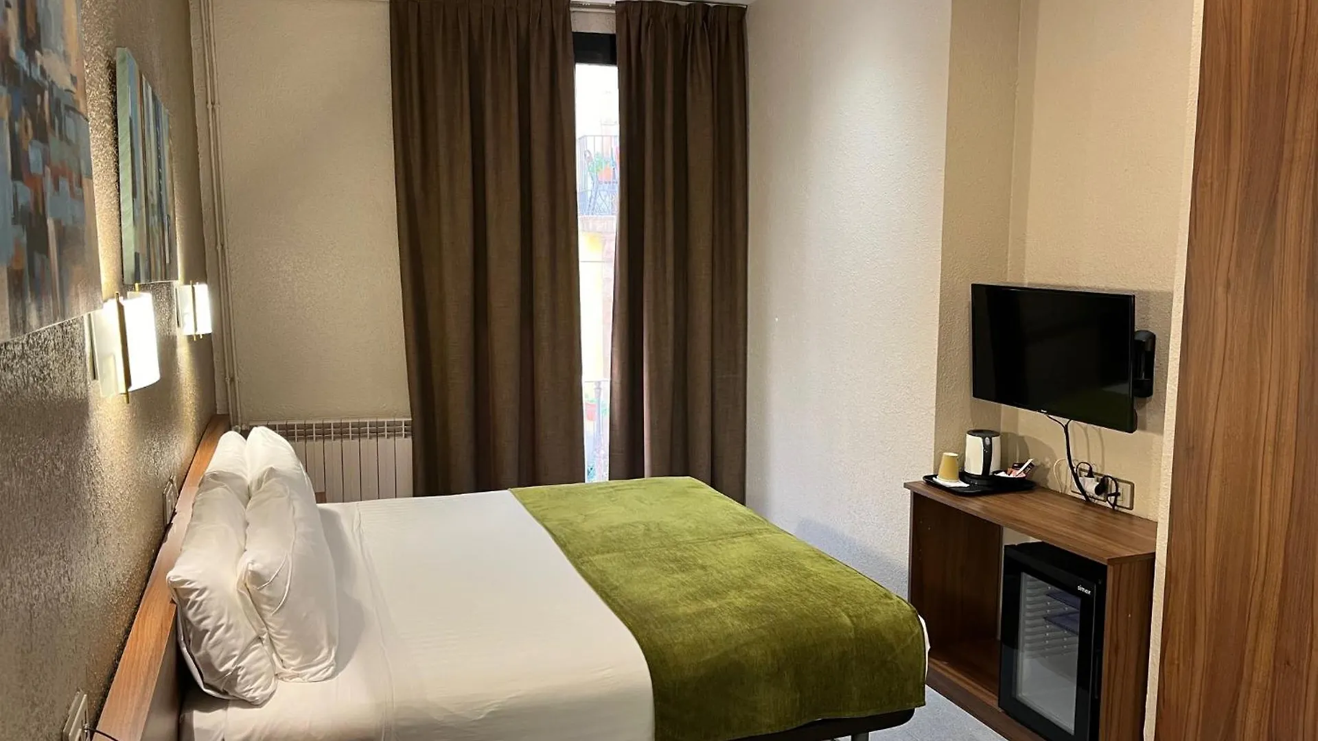 Pension Iznajar Barcelona 2*,