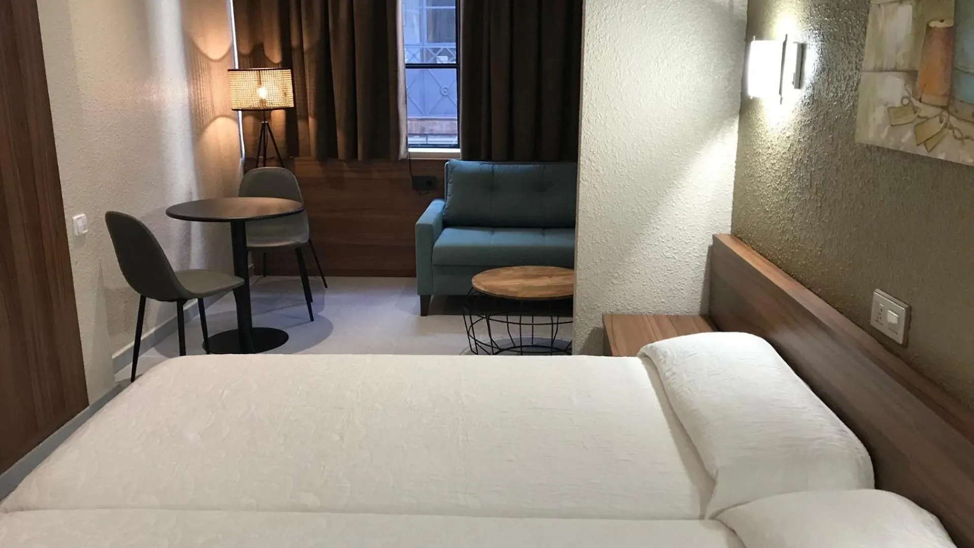 Pension Iznajar Barcelone 2*,