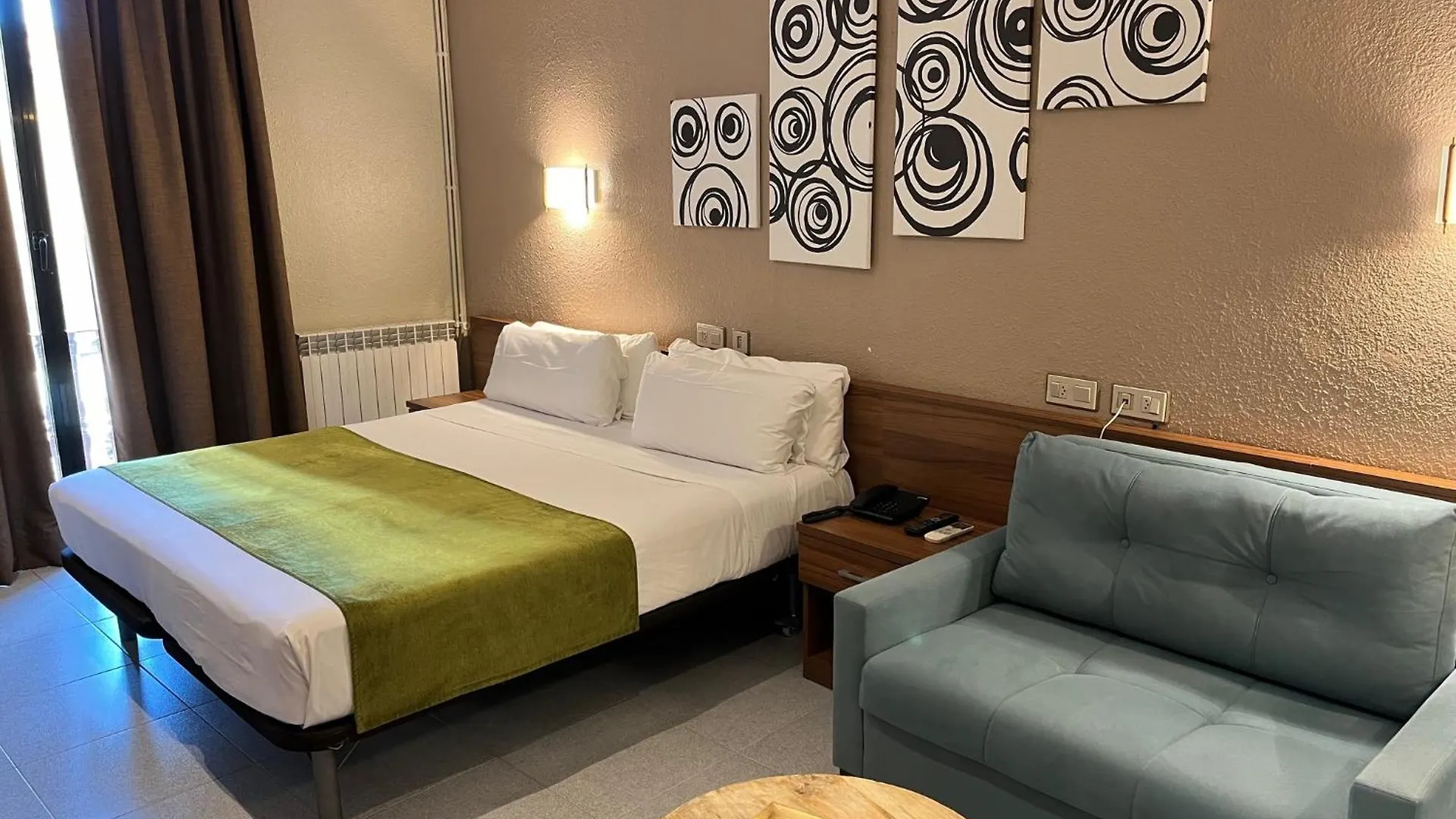 Pension Iznajar Barcelone 2*,  Espagne