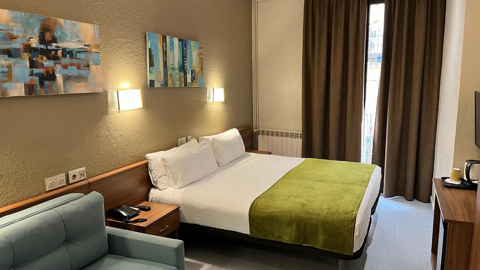 Pension Iznajar Barcelona 2*,  Spain