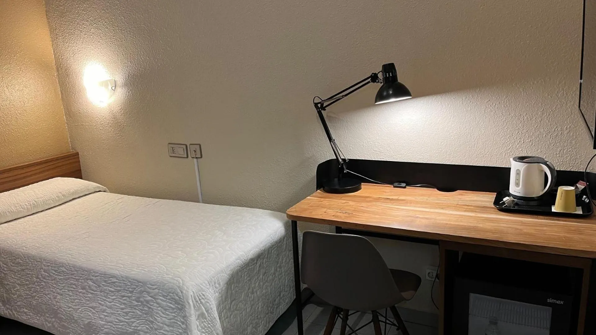 Pension Iznajar Barcelona Spain